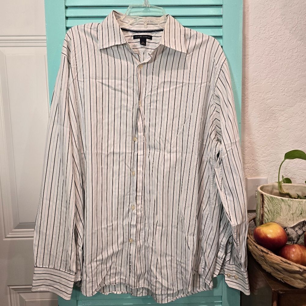 Banana Republic White and Black Casual Button Down Shirt